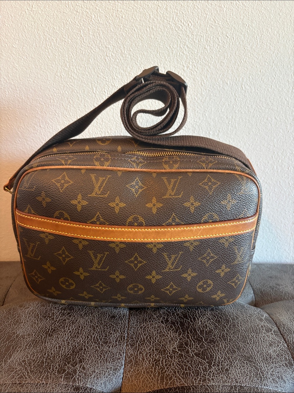 Louis Vuitton Monogram Canvas REPORTER Bag in Brown and Tan EUC!!